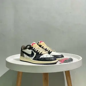 Photo - Original Air Jordan 1 Low Mocha Sneakers