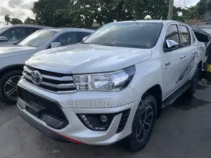 Toyota Hilux SR5 4x4 2018 White