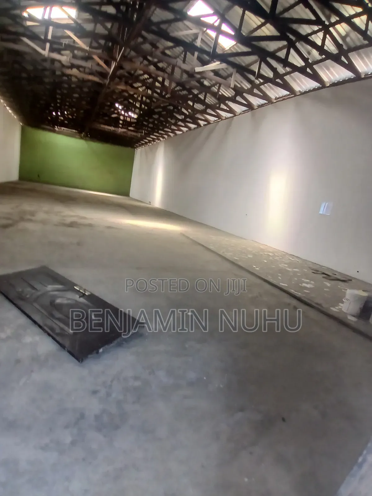 A Massive Warehouse Facing Lekki-Epe Expressway for Lease