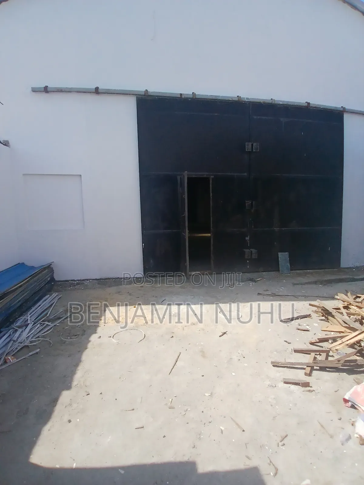 A Massive Warehouse Facing Lekki-Epe Expressway for Lease