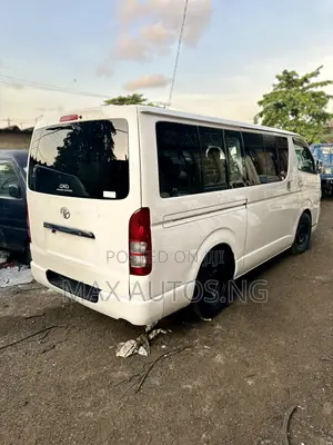 Toyota HiAce 2010 White