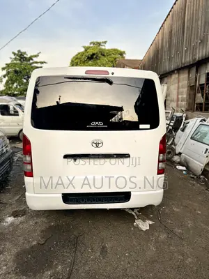 Toyota HiAce 2010 White