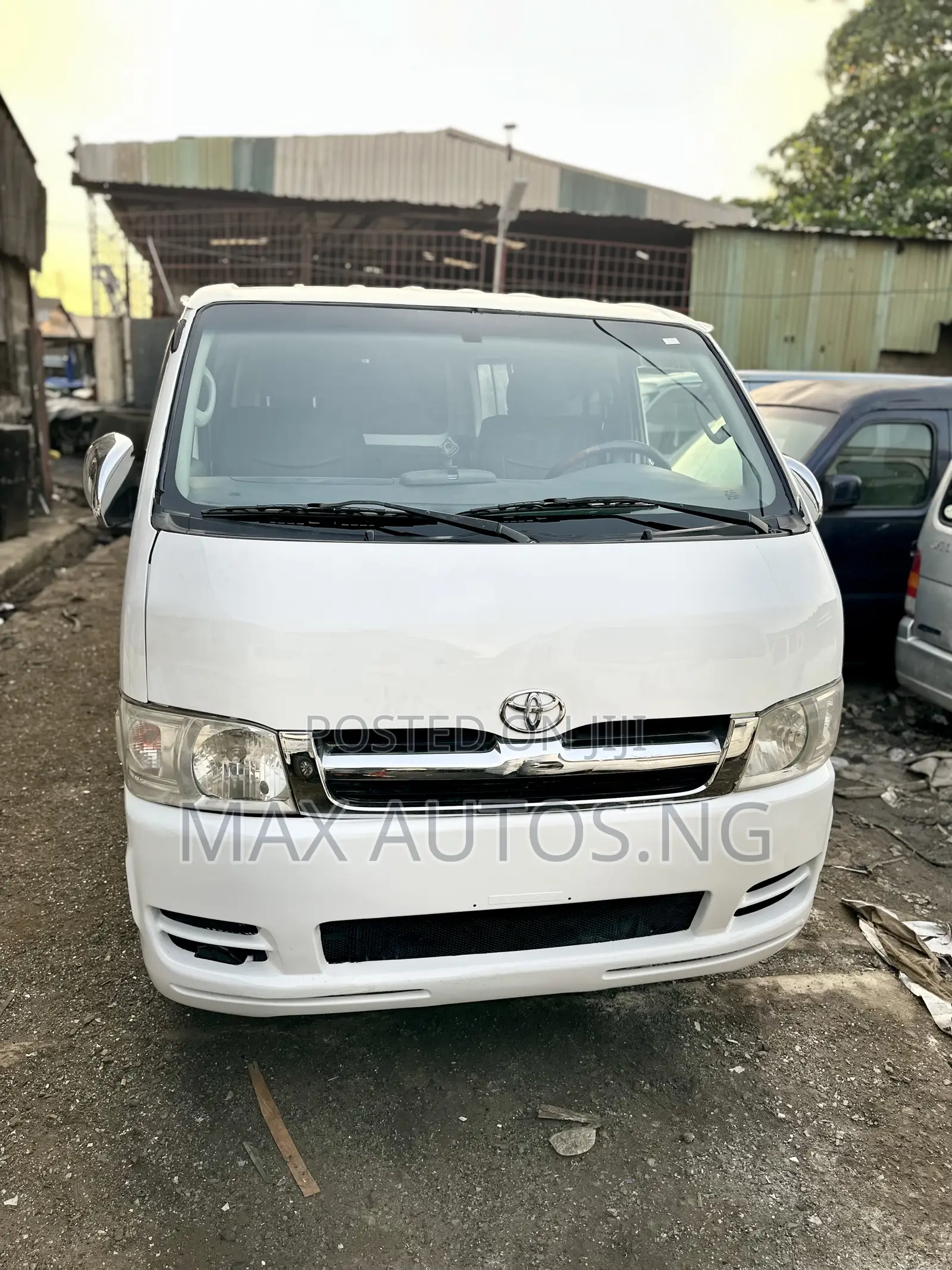Toyota HiAce 2010 White
