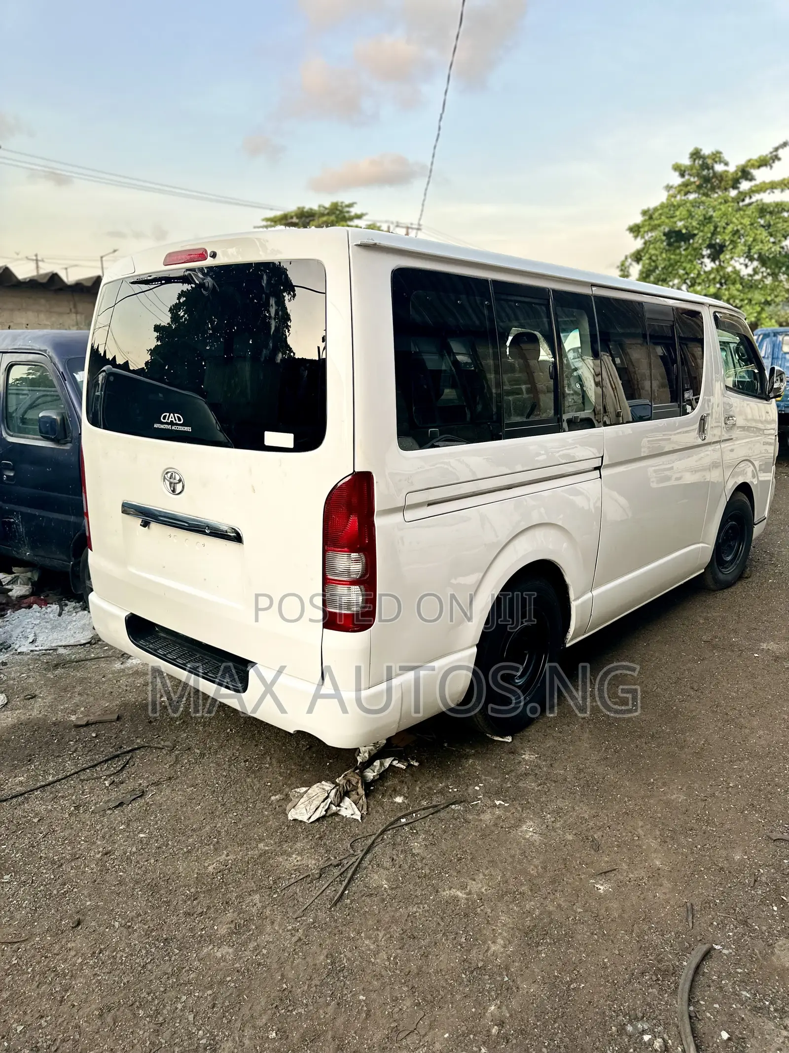 Toyota HiAce 2010 White