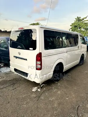 Toyota HiAce 2010 White
