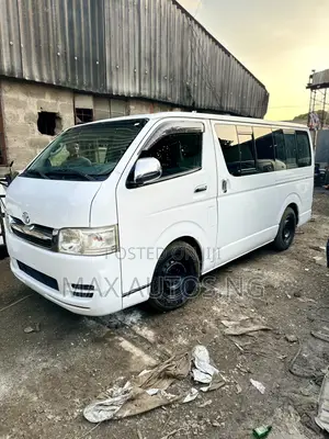 Toyota HiAce 2010 White
