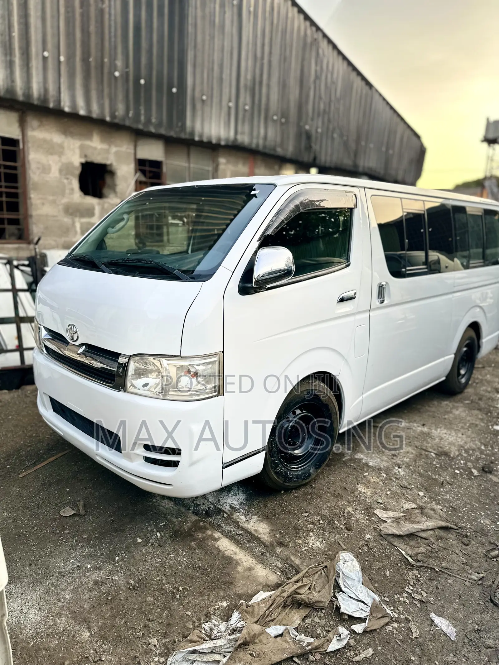 Toyota HiAce 2010 White