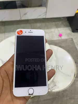 Photo - Apple iPhone 6 64 GB Gold