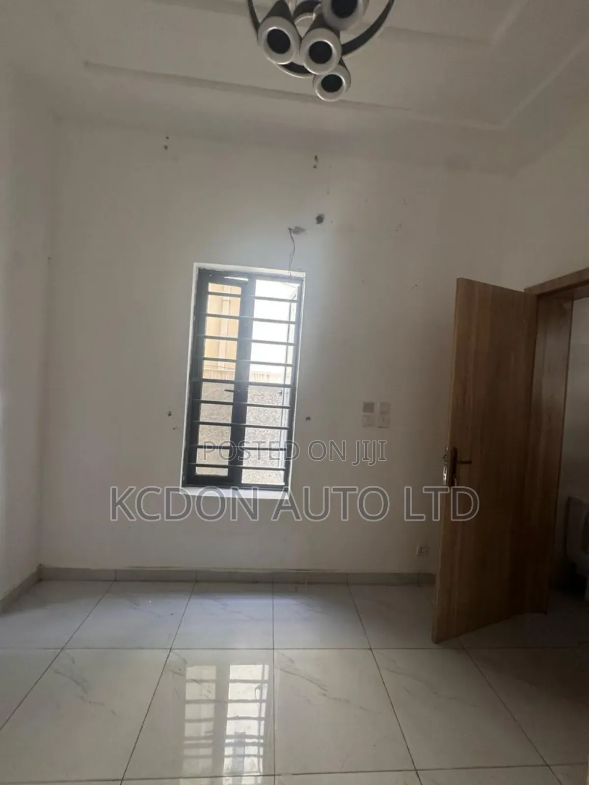 1bdrm Room & Parlour in Royal Pine, Chevron for rent