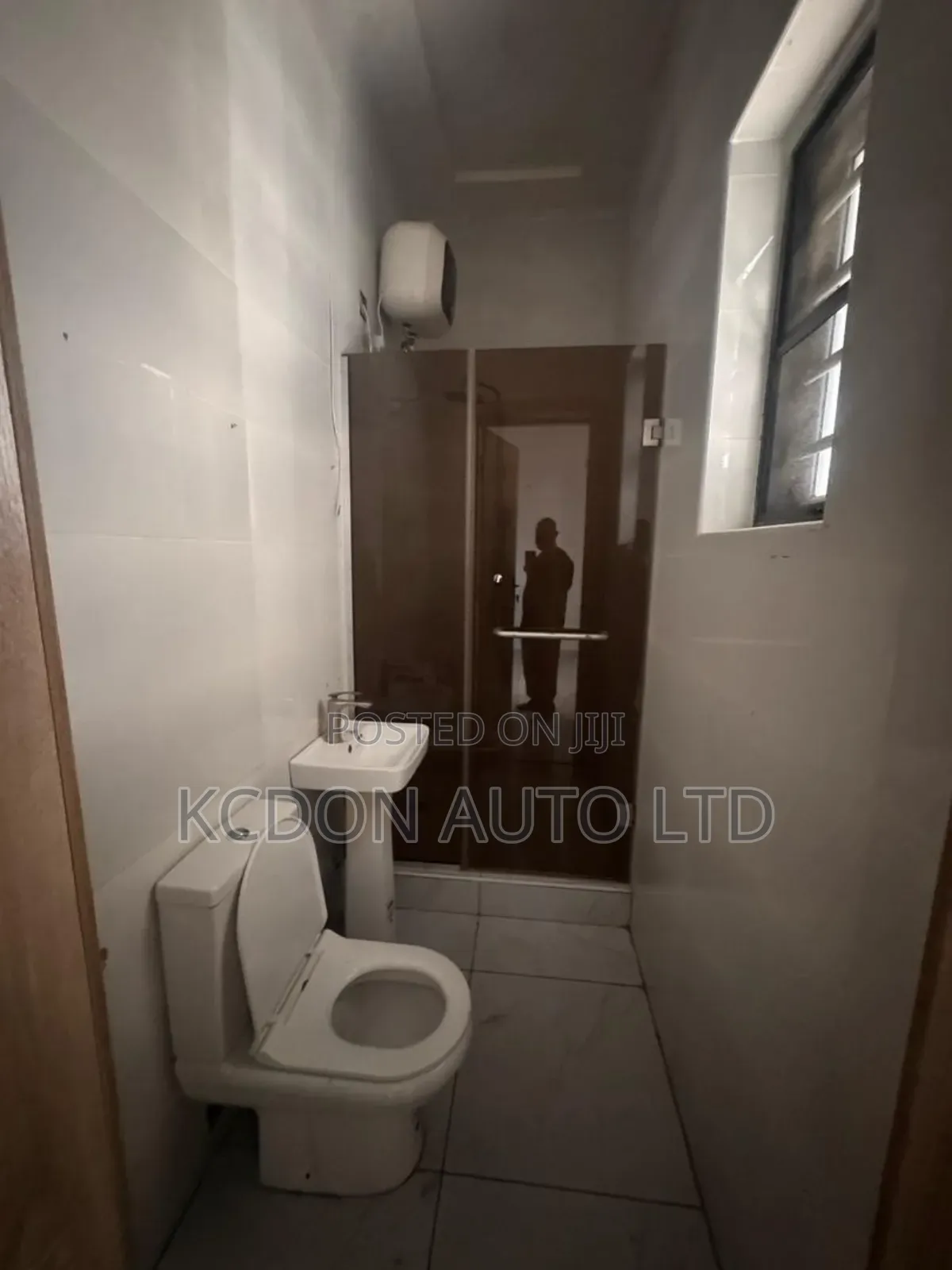 1bdrm Room & Parlour in Royal Pine, Chevron for rent