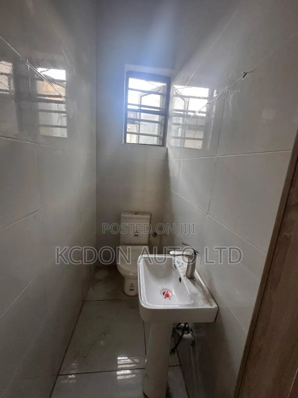 1bdrm Room & Parlour in Royal Pine, Chevron for rent