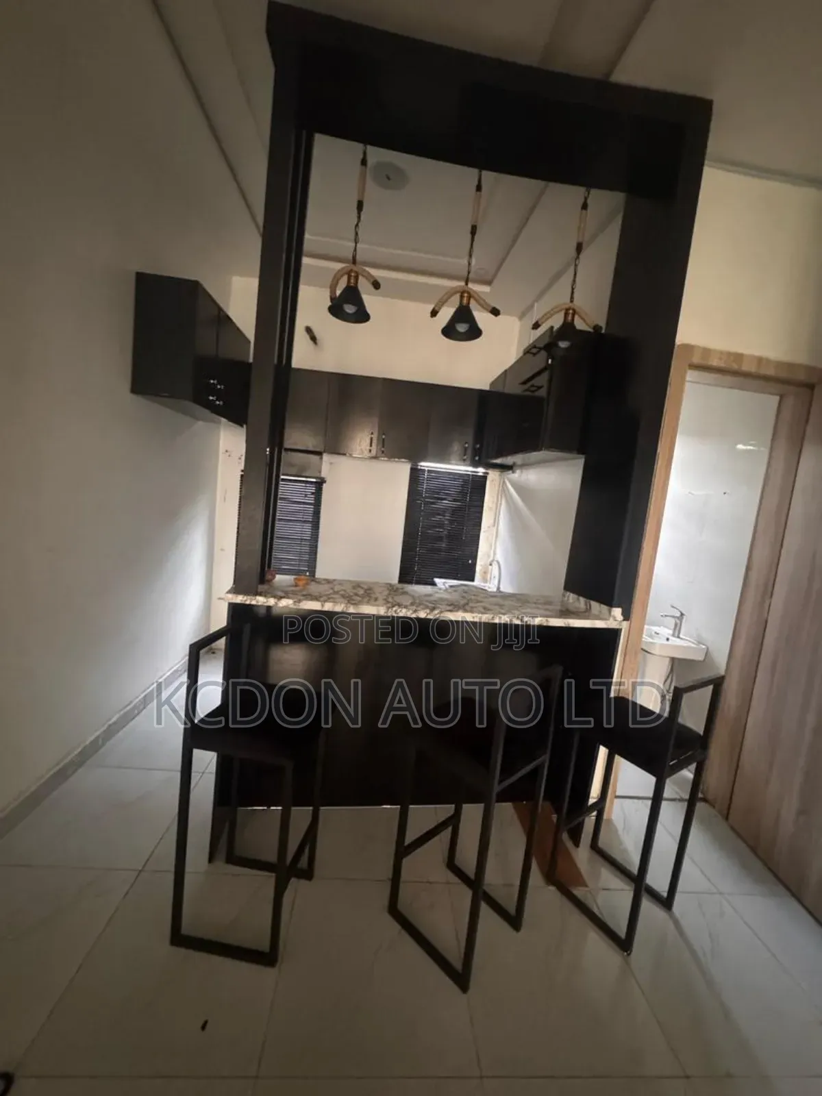 1bdrm Room & Parlour in Royal Pine, Chevron for rent