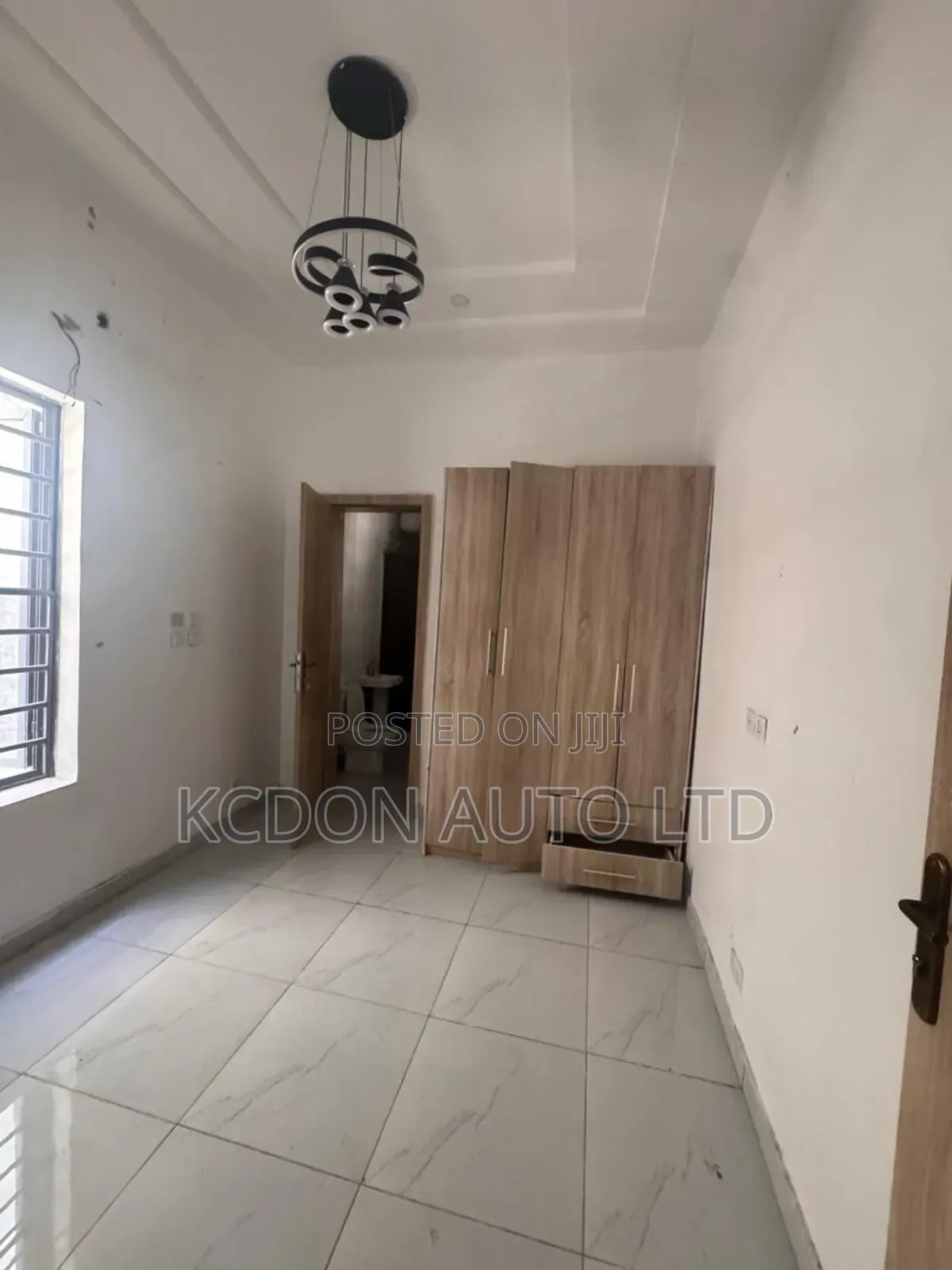 1bdrm Room & Parlour in Royal Pine, Chevron for rent