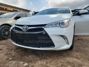 Toyota Camry XSE 4dr Sedan (2.5L 4cyl 6A) 2015 White