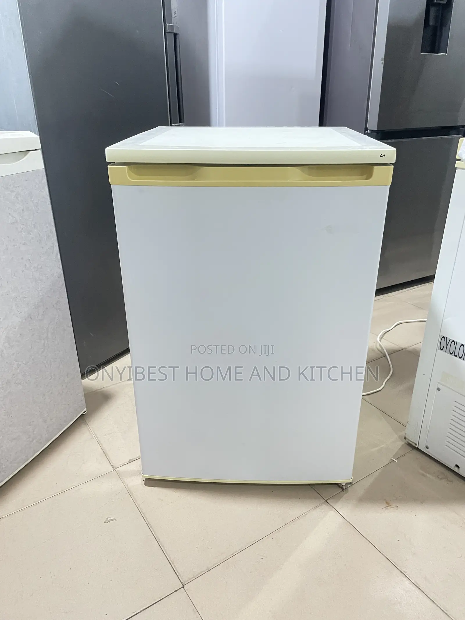 Table Top Fridge With Mini Freezer