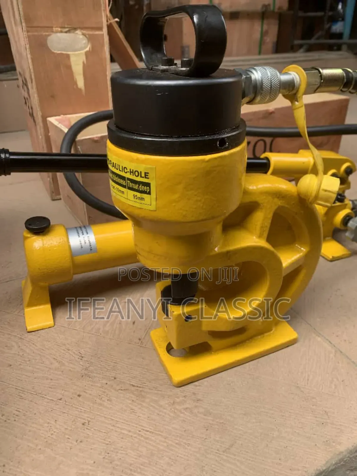 Hydraulic Hole Punch With Pump