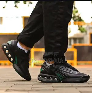 Supreme Nike SNKS