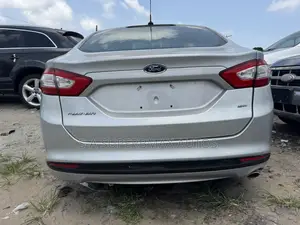 Ford Fusion SE 4dr Sedan (2.5L 4cyl 6A) 2014 Silver