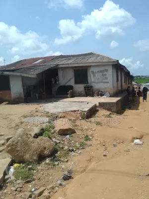 10bdrm Bungalow in Agric for sale