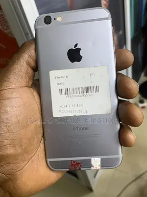 Photo - Apple iPhone 6 16 GB Silver