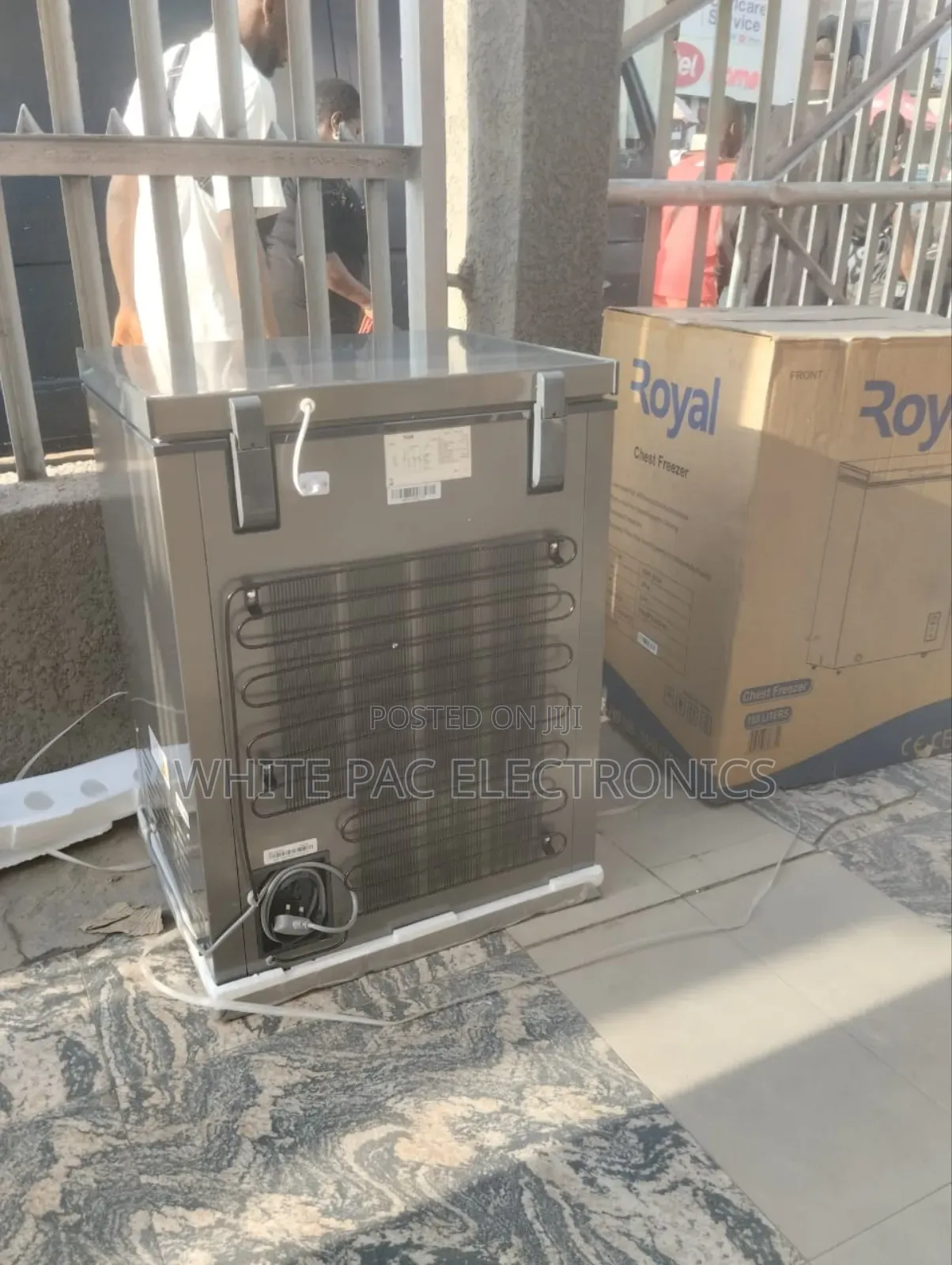 New Royal Deep Freezer 155 L Copper Low Consumption  > 1yrs