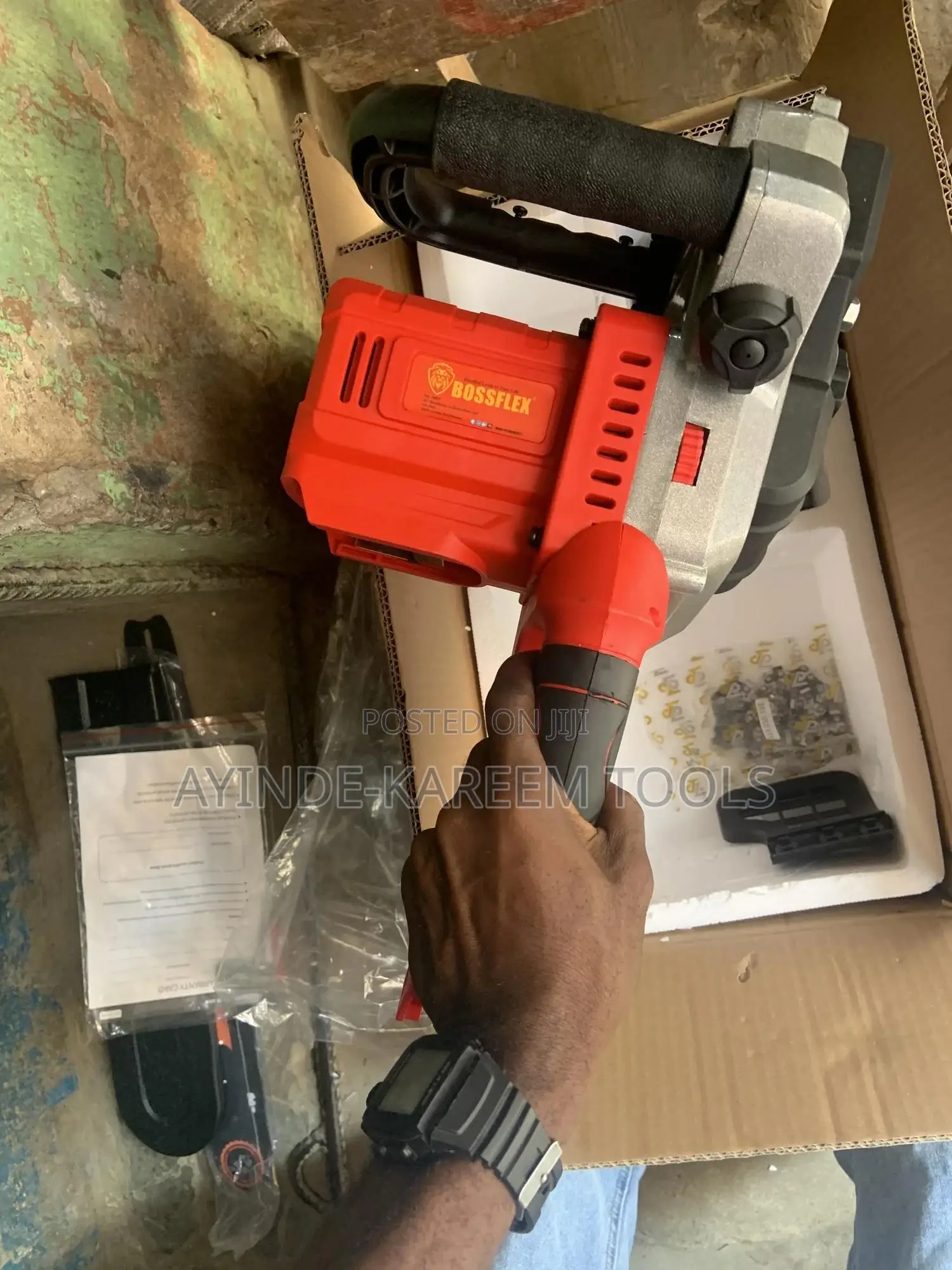 Cordless Chain Saw 16”