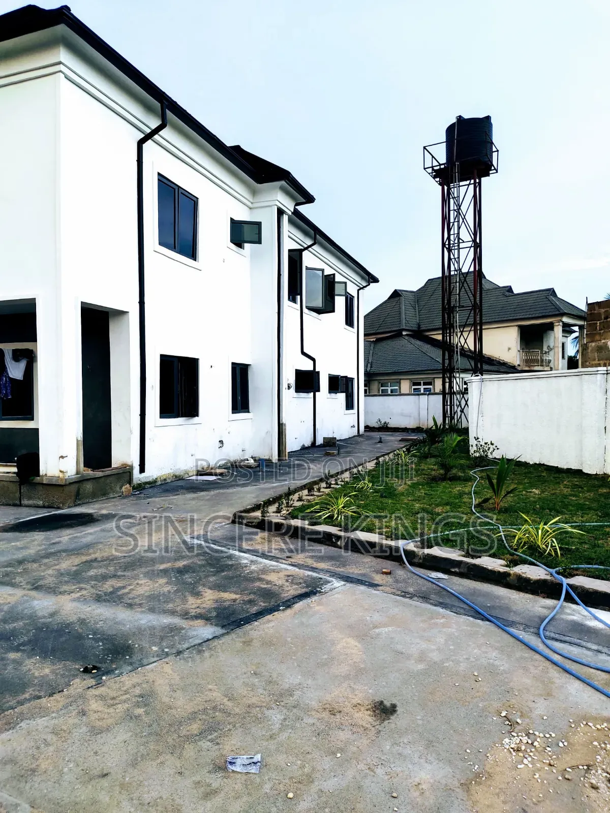 Furnished 6bdrm Duplex in Shelter Afrique, Uyo for sale