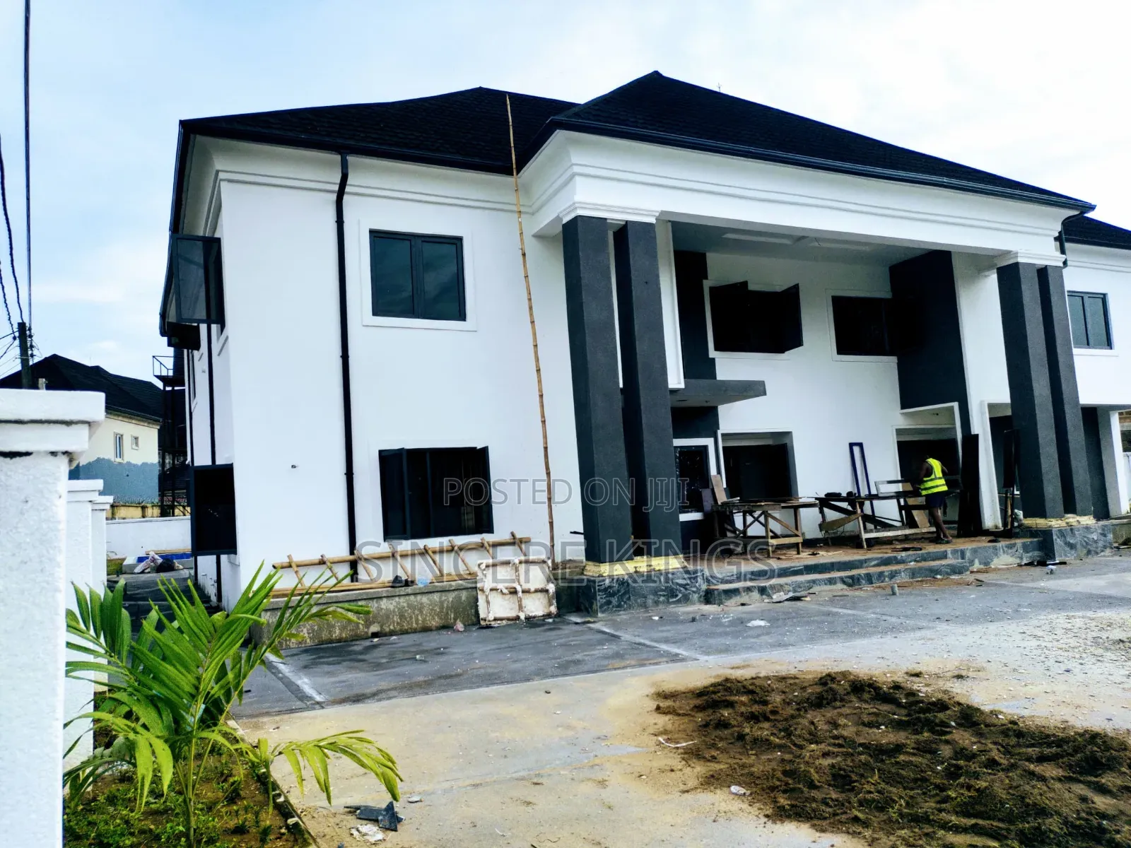 Furnished 6bdrm Duplex in Shelter Afrique, Uyo for sale