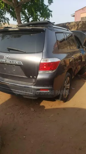 Toyota Highlander 012 Model Side Step