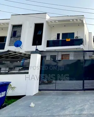 Luxury Smart and Brand New 3 Bedroom Residence.