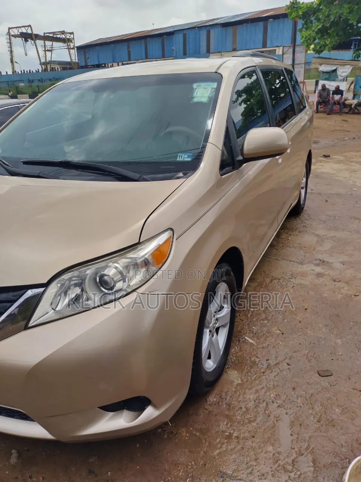 Clean Sienna Bus for Hire