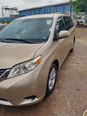 Clean Sienna Bus for Hire