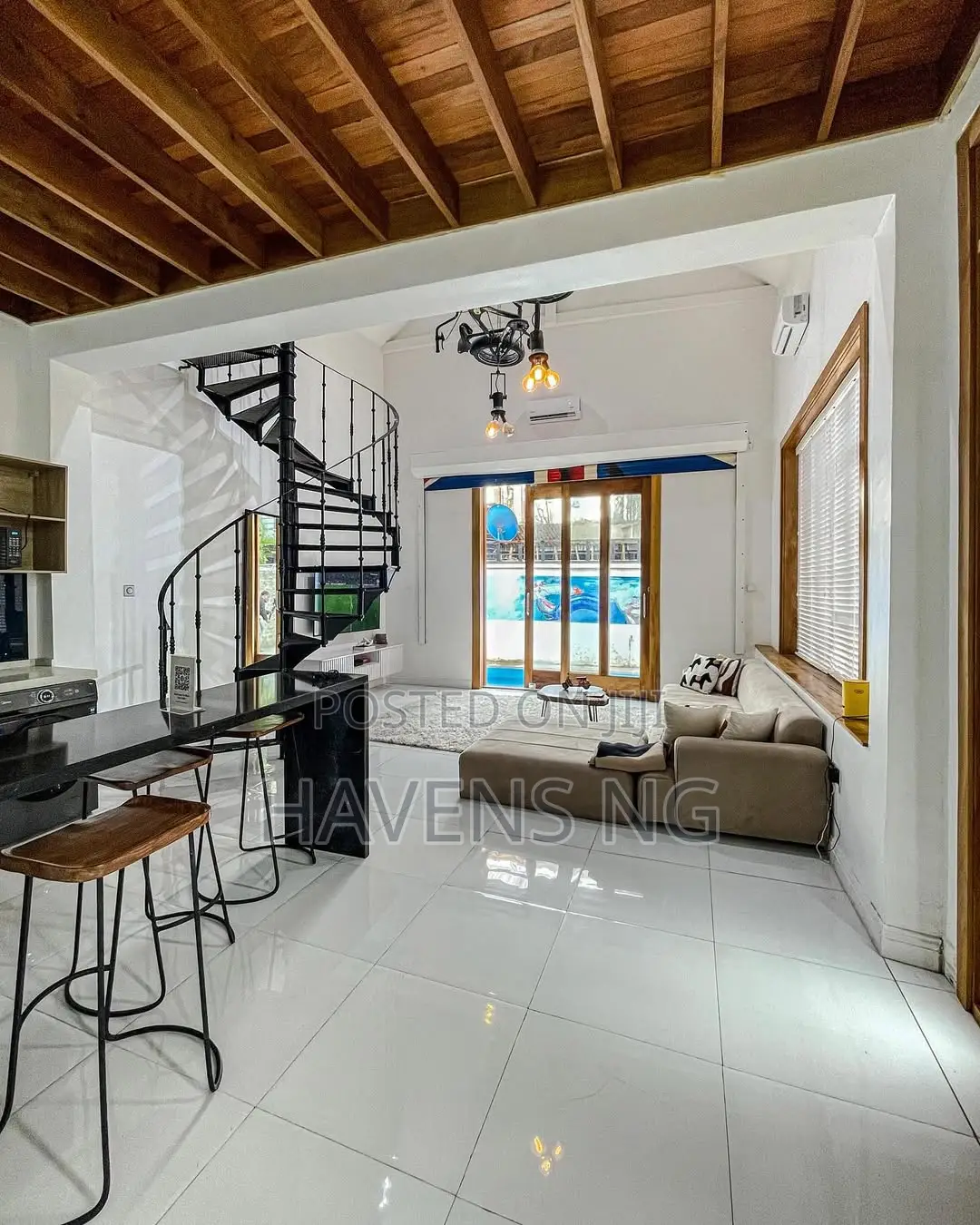 2 Bedroom Luxurious Detached Loft Unit.