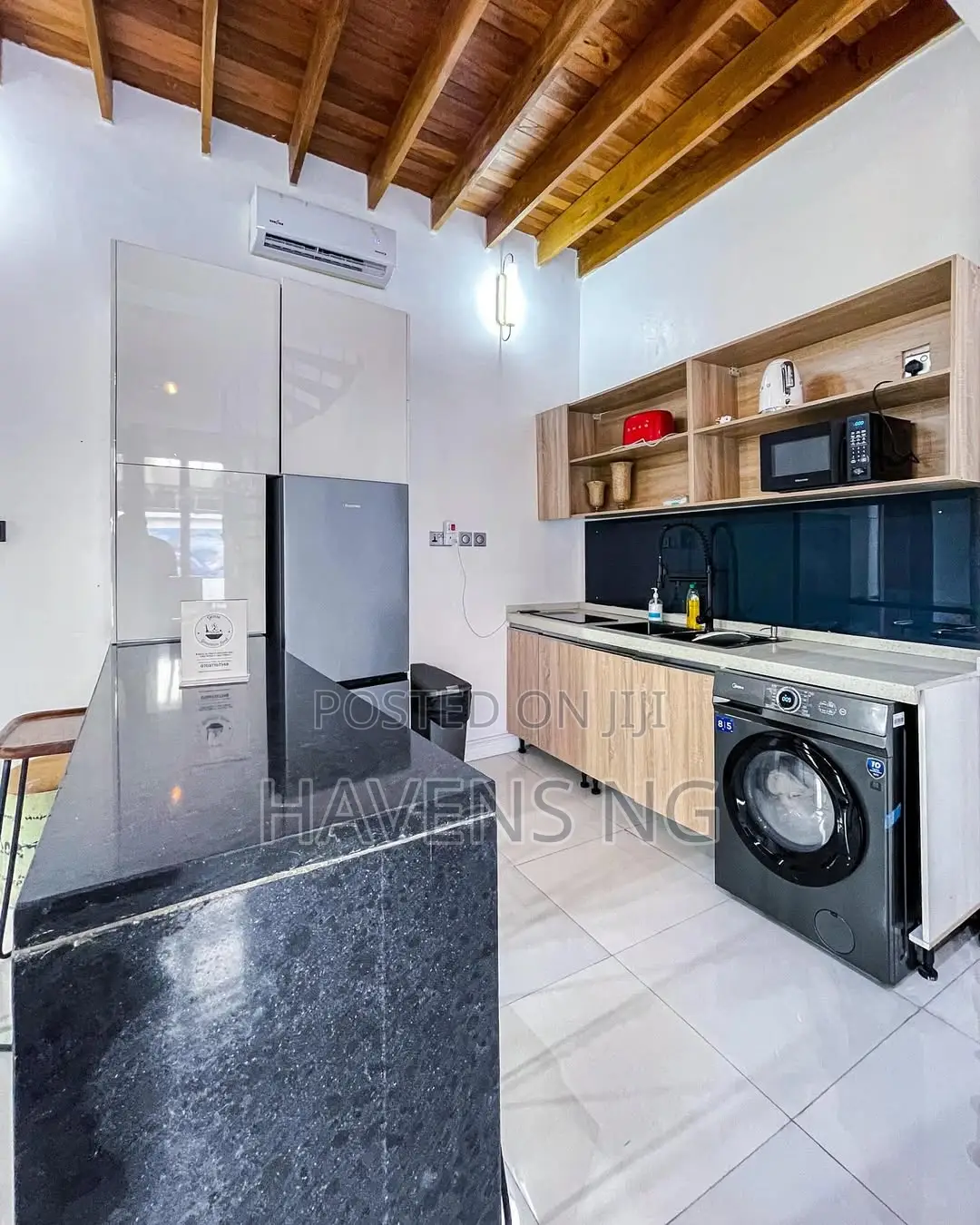 2 Bedroom Luxurious Detached Loft Unit.