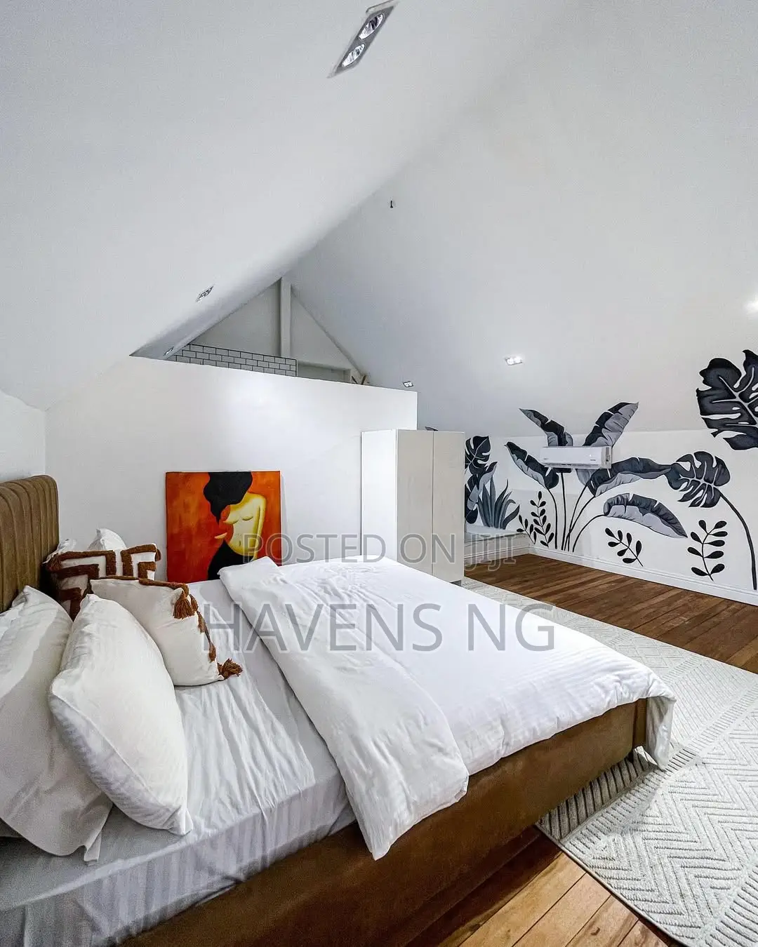 2 Bedroom Luxurious Detached Loft Unit.