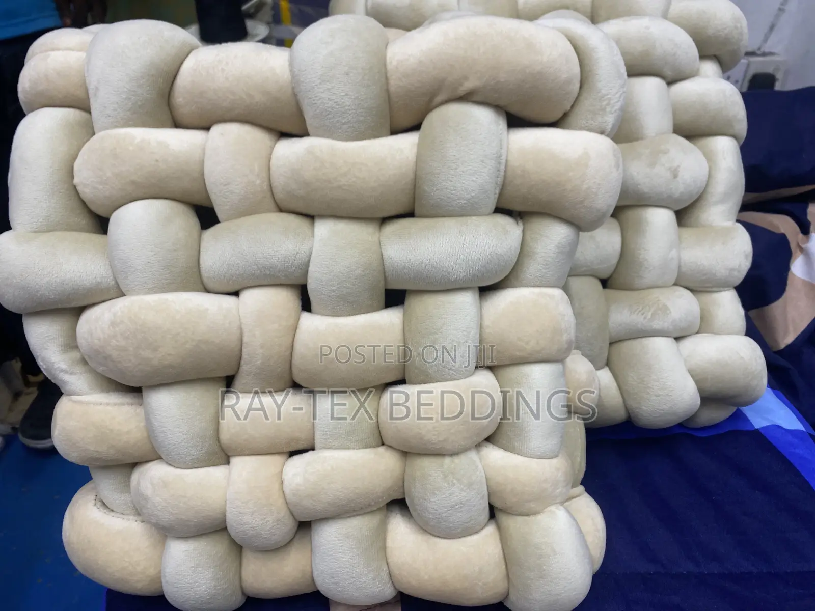 Knotted Throw Pillow (Any Colour)