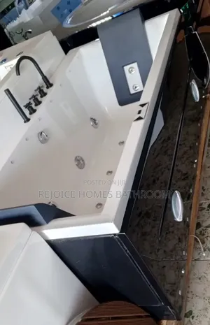 Luxury Black And White Single Jacuzzi Bathtub With Massage