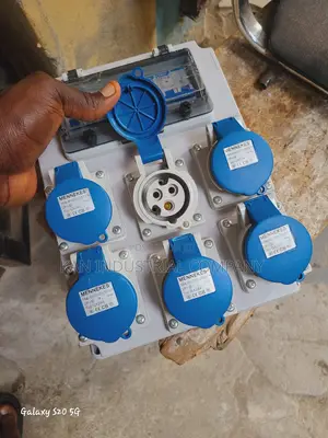 Industrial Sockets With Breaker