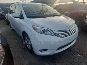 Toyota Sienna LE 7-Passenger 4dr Minivan AWD (3.5L 6cyl 6A) 2014 White