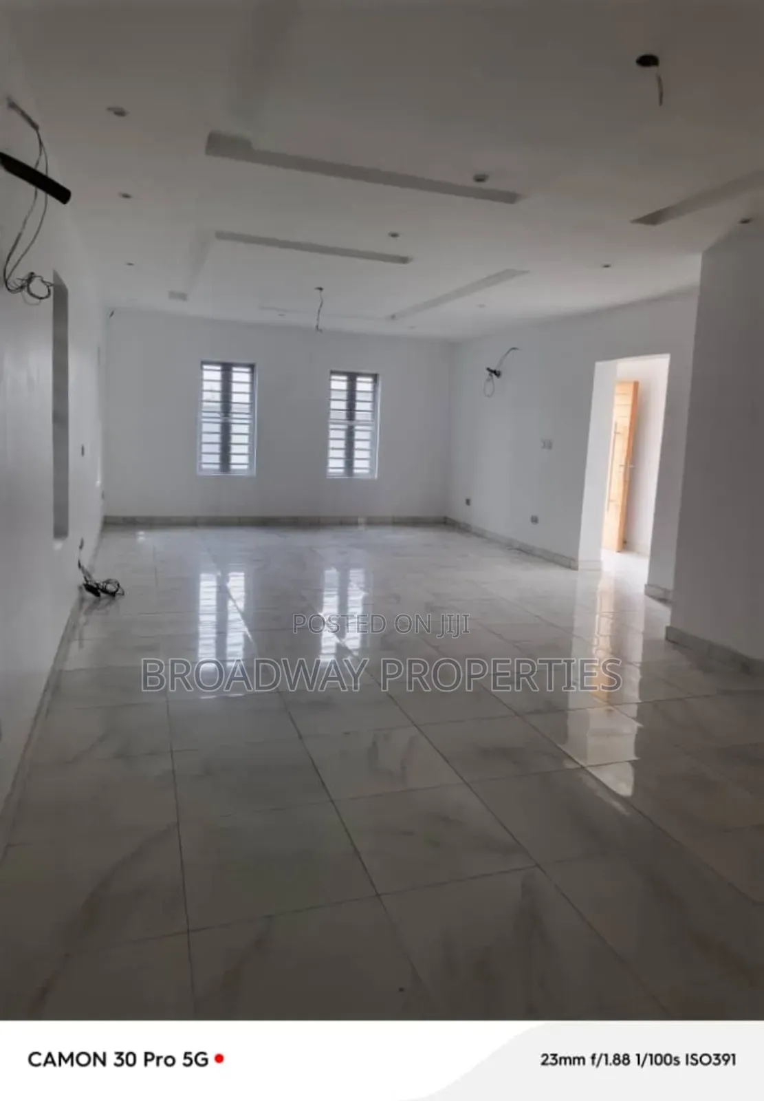5bdrm Duplex in Magodo Phase2 for rent