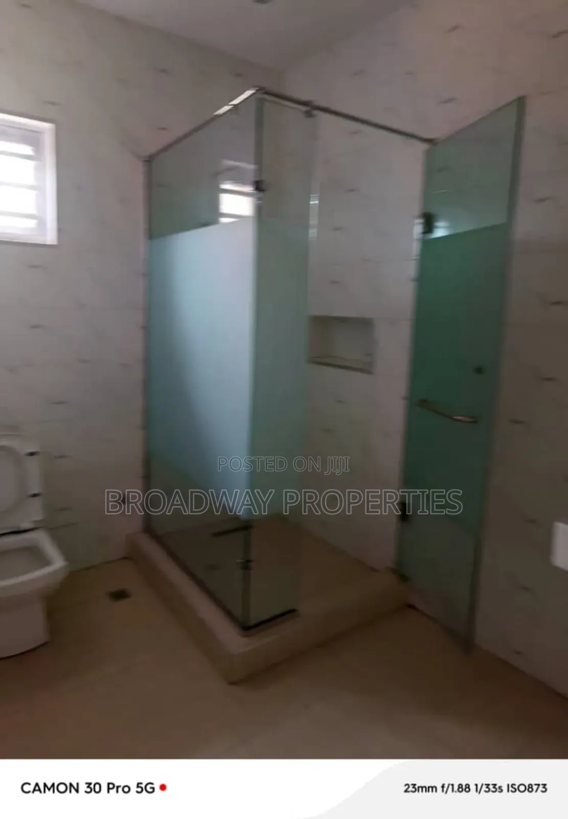 5bdrm Duplex in Magodo Phase2 for rent