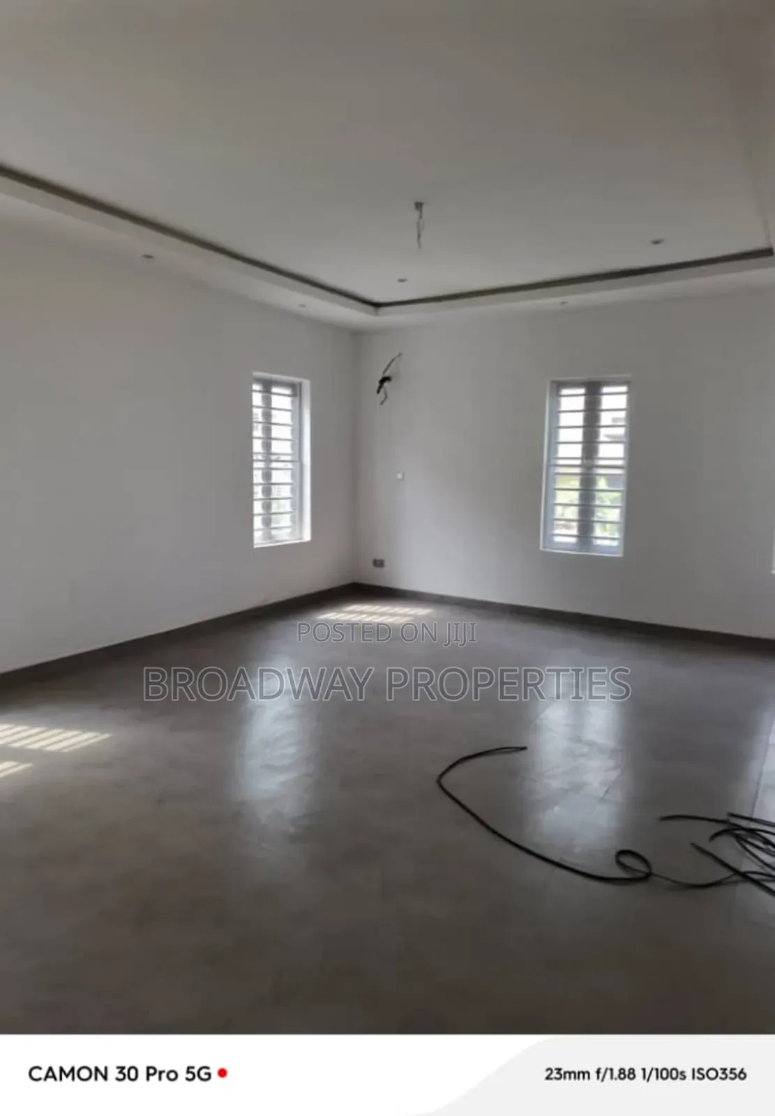 5bdrm Duplex in Magodo Phase2 for rent