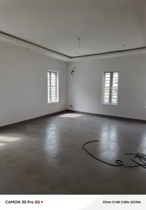 5bdrm Duplex in Magodo Phase2 for rent
