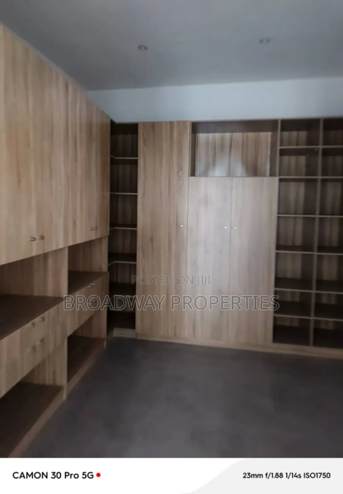 5bdrm Duplex in Magodo Phase2 for rent