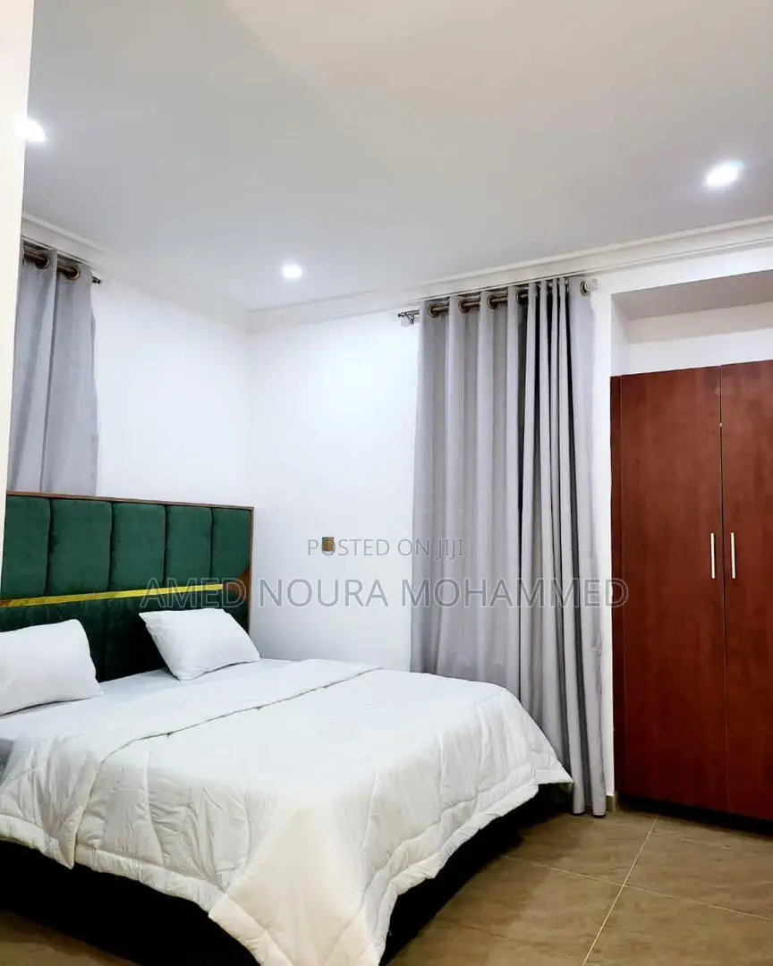 Home Decorators