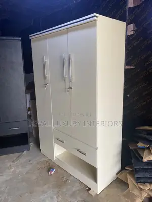 Wardrobe With 3 Doors and Trousers Hanger