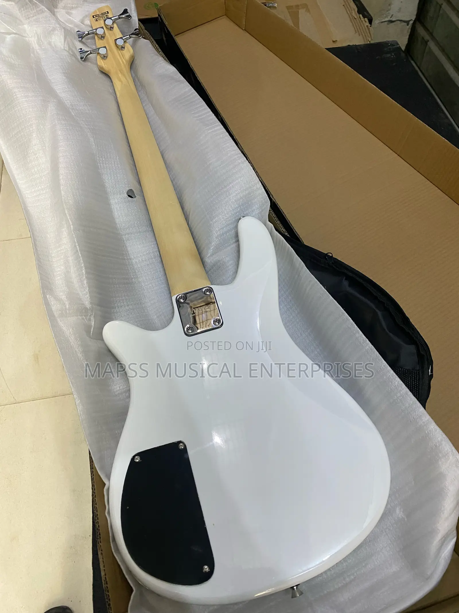 Alvarez Four STRJNGS Bass