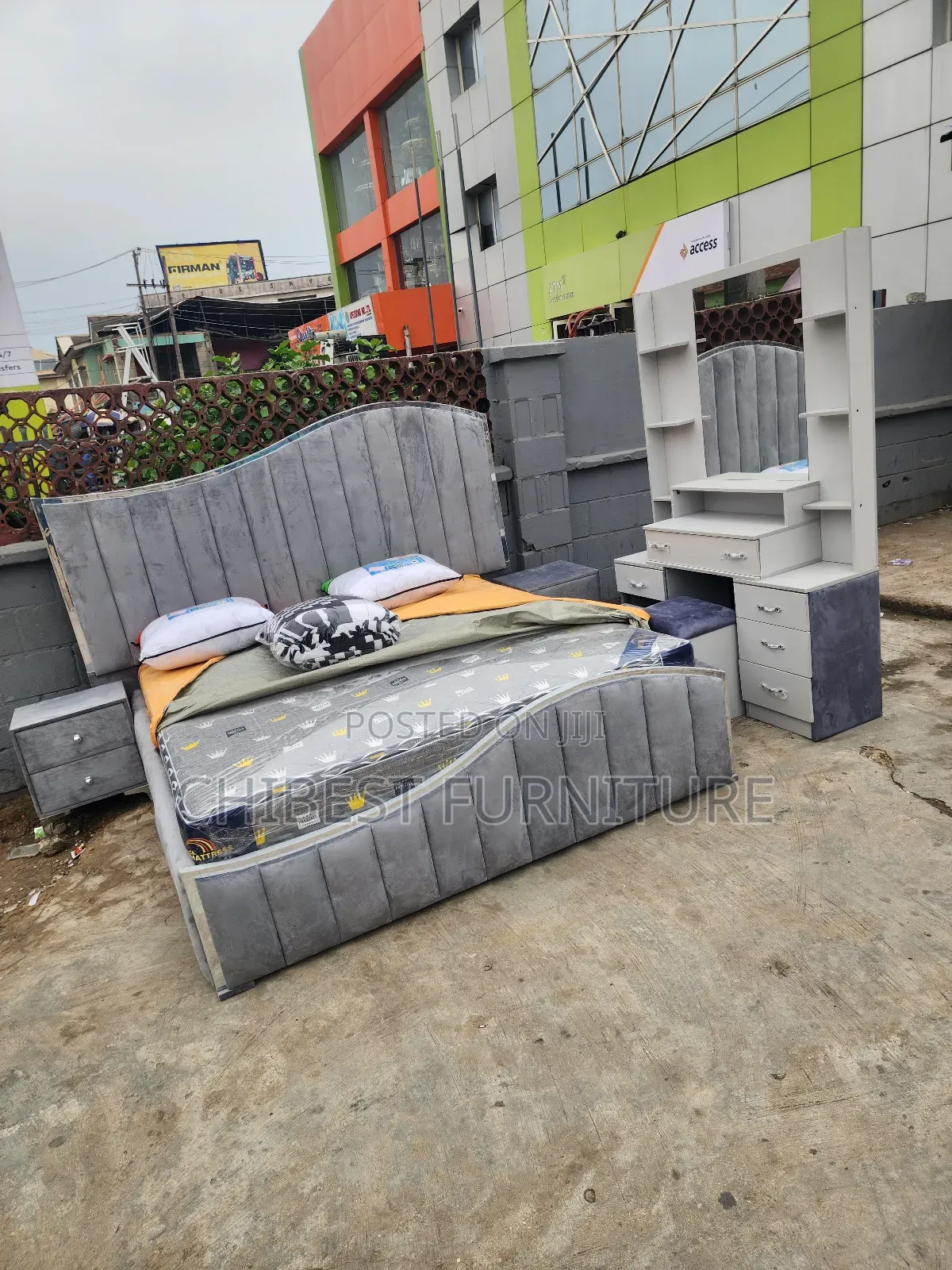 Grey 6by6 Upholstery Bed Made With Durable Materials