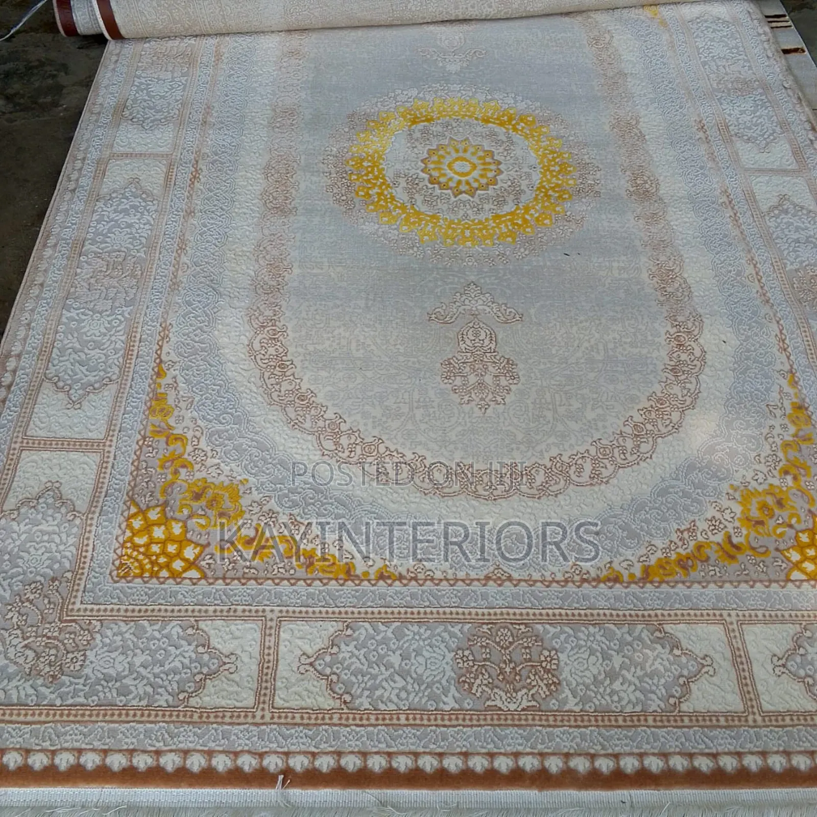 4 by 6 Thick Center Rug