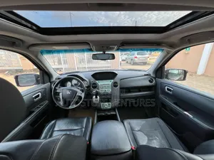 Honda Pilot Touring w/RES/Navi 4WD (3.5L 6cyl 5A) 2010 Burgundy
